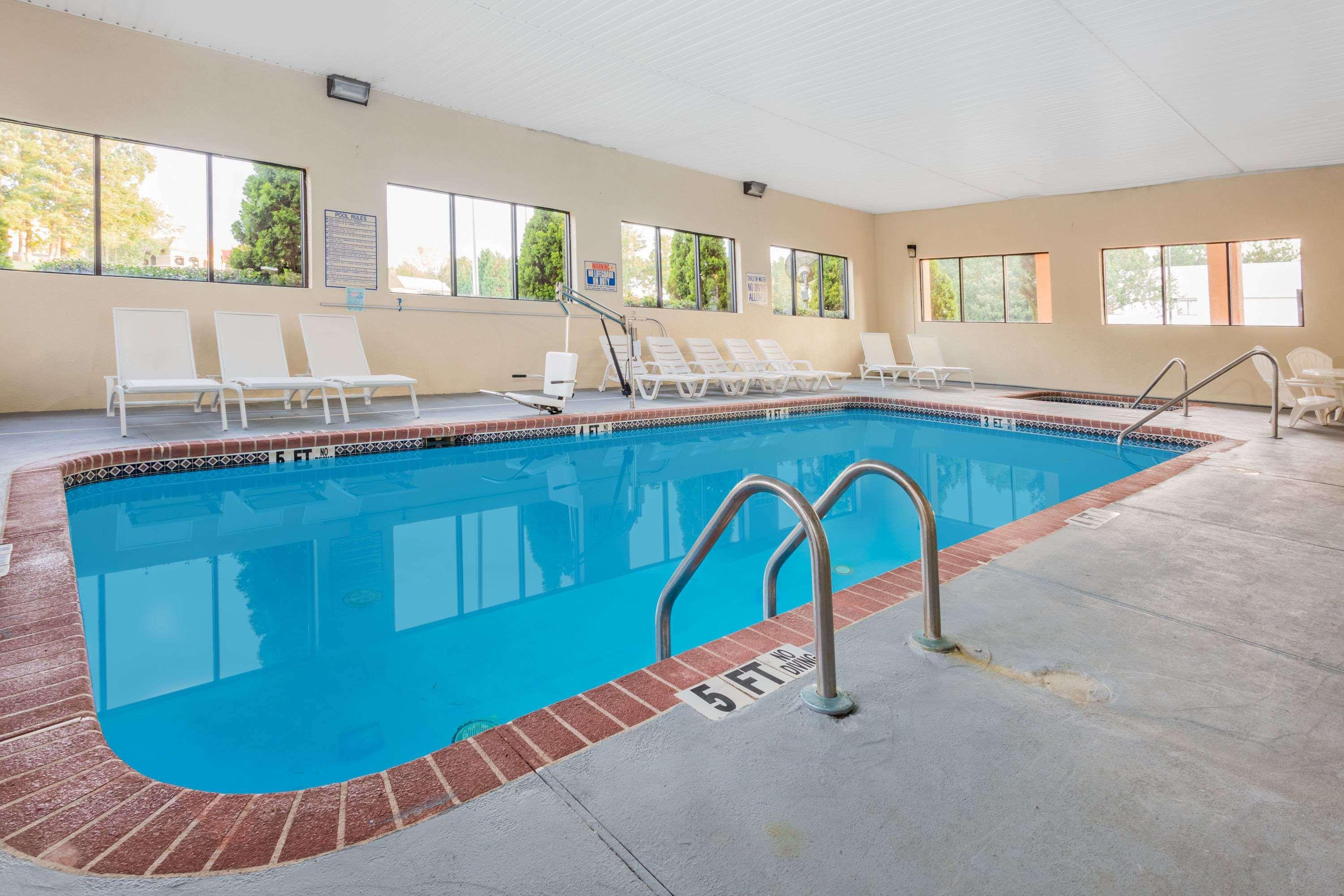 Days Inn & Suites By Wyndham Peachtree Corners Norcross Ngoại thất bức ảnh