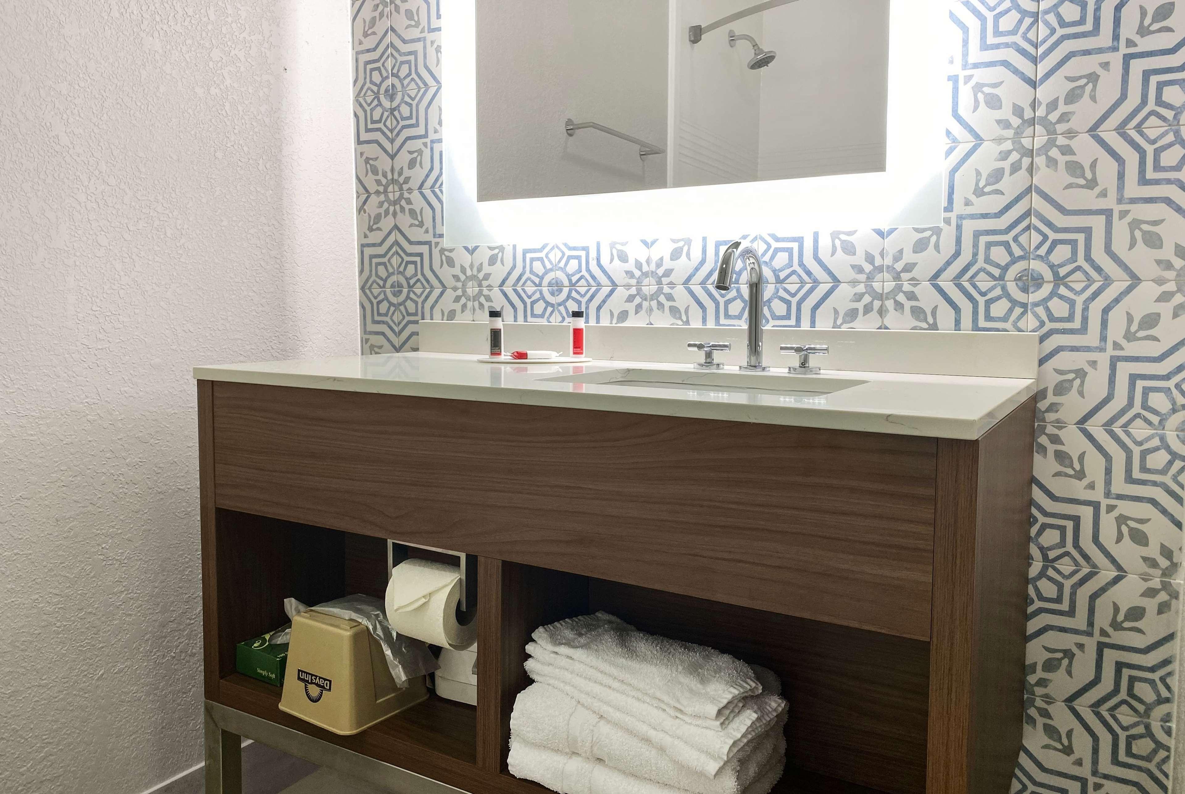 Days Inn & Suites By Wyndham Peachtree Corners Norcross Ngoại thất bức ảnh