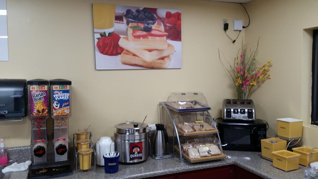 Days Inn & Suites By Wyndham Peachtree Corners Norcross Ngoại thất bức ảnh