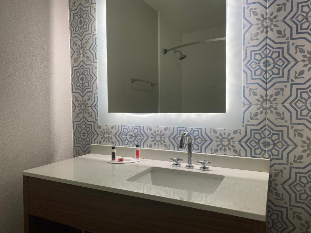 Days Inn & Suites By Wyndham Peachtree Corners Norcross Ngoại thất bức ảnh